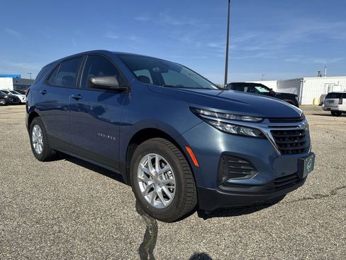 Certified 2024 Chevrolet Equinox LS w/ Driver Confidence II Package AWD/4WD image 7
