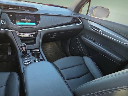 Used 2024 Cadillac XT6 Luxury image 13