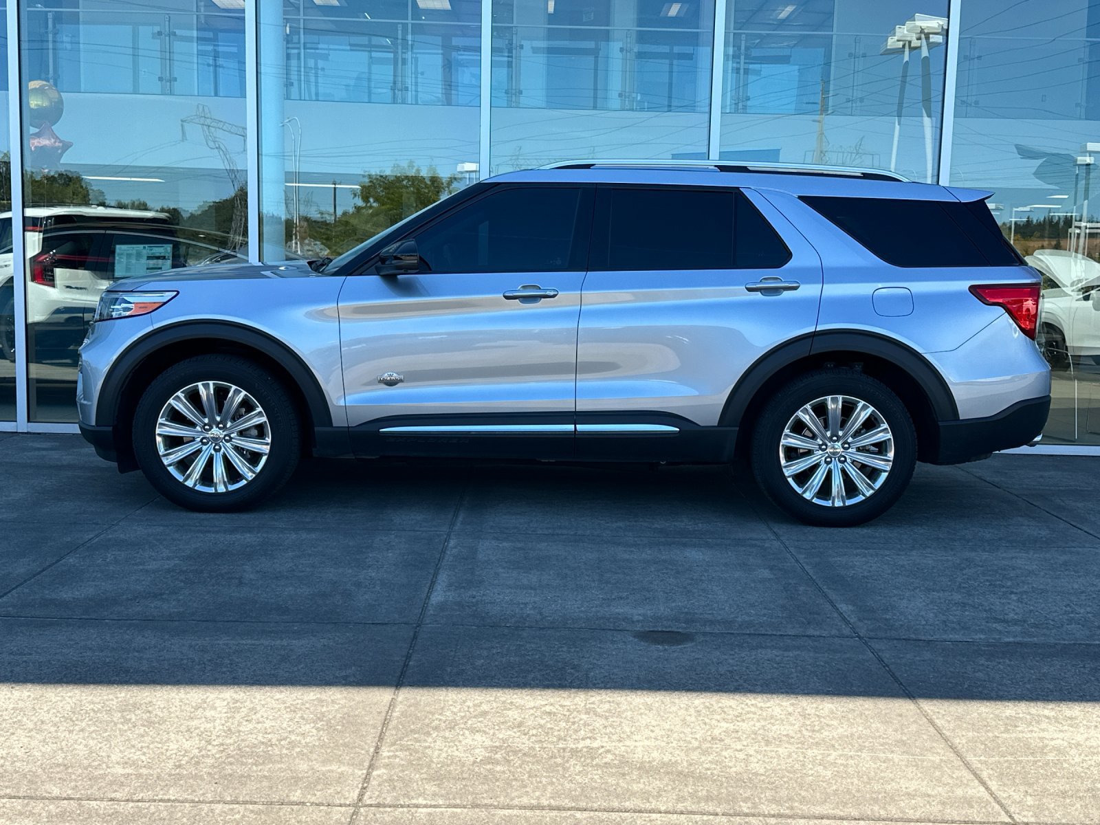 Used 2021 Ford Explorer King Ranch w/ Premium Technology Package AWD/4WD image 7