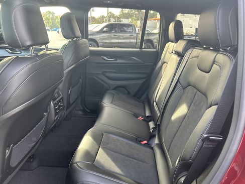 New 2025 Jeep Grand Cherokee Altitude image 31