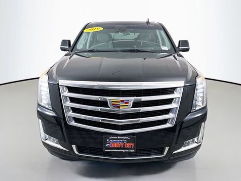 Used 2019 Cadillac Escalade Premium Luxury image 2