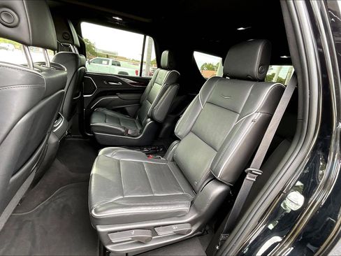 Used 2023 Cadillac Escalade Premium Luxury image 9