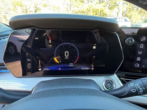 Used 2025 Chevrolet Trax LT w/ Driver Confidence Package image 28