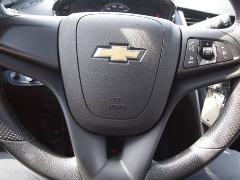 Used 2018 Chevrolet Trax LS AWD/4WD image 9