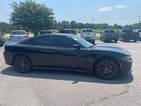 Used 2019 Dodge Charger R/T RWD image 3
