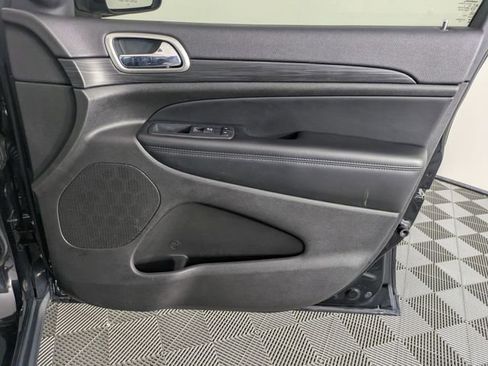 Used 2019 Jeep Grand Cherokee Laredo RWD image 33