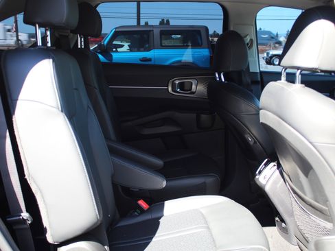 Used 2023 Kia Sorento EX image 19