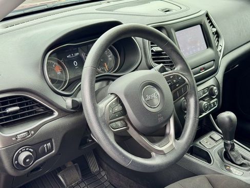 Used 2019 Jeep Cherokee Latitude w/ Popular Appearance Group image 25