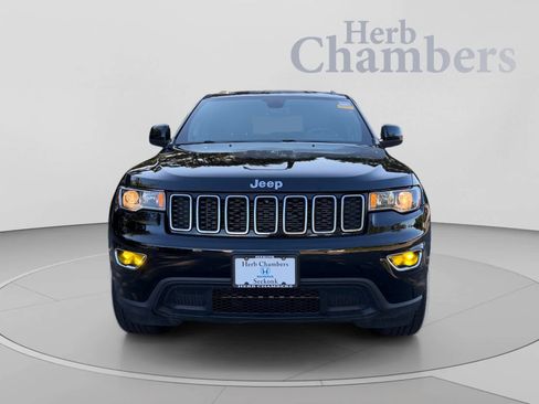 Used 2018 Jeep Grand Cherokee Laredo AWD/4WD image 2