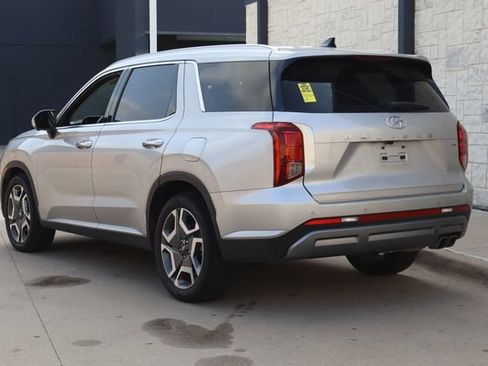 Used 2024 Hyundai Palisade SEL w/ Premium Package AWD/4WD image 3
