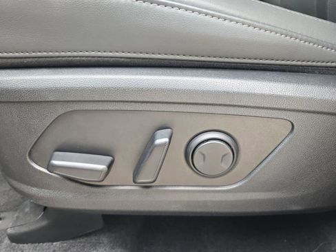 Certified 2025 Kia Sorento S image 16