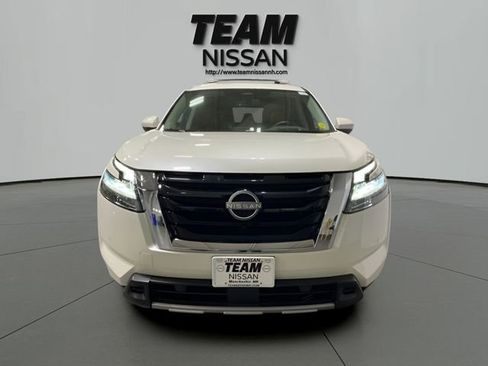 Certified 2024 Nissan Pathfinder Platinum w/ Cargo Package AWD/4WD image 2