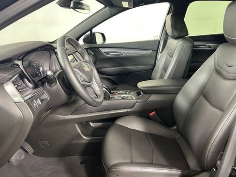 Certified 2025 Cadillac XT5 Luxury image 11