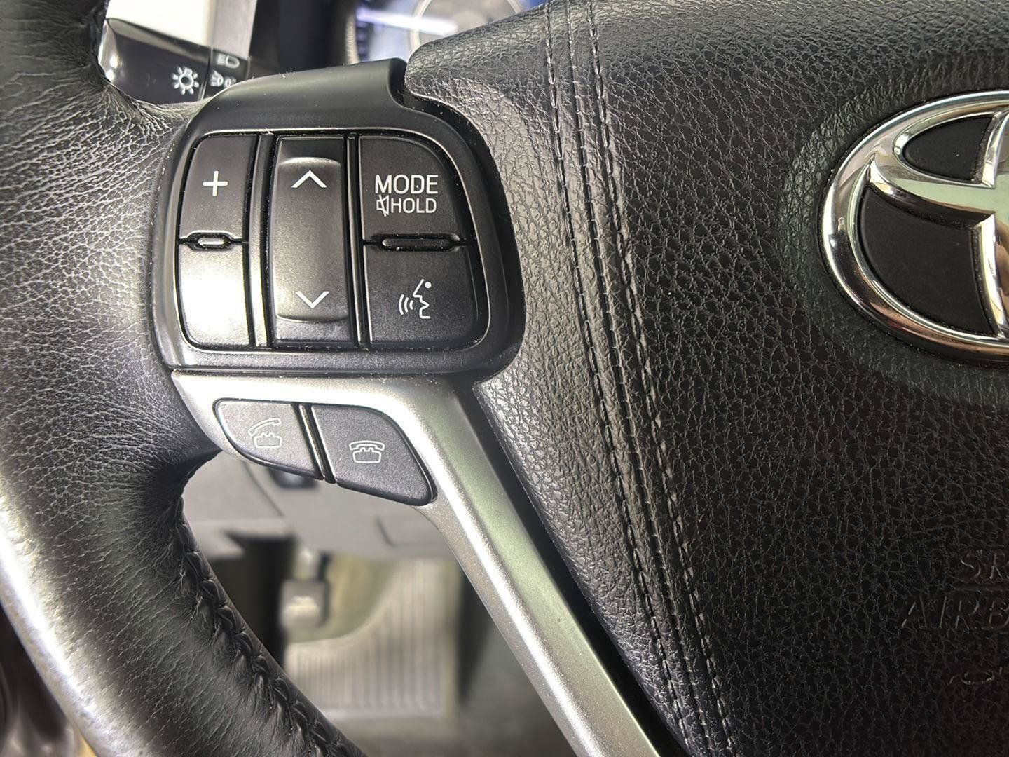Used 2017 Toyota Sienna XLE w/ XLE Navigation Package AWD/4WD image 30