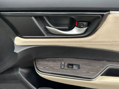 Certified 2018 Honda Clarity Touring image 19