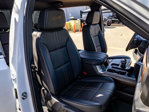 Used 2024 Chevrolet Silverado 1500 High Country w/ Technology Package image 30