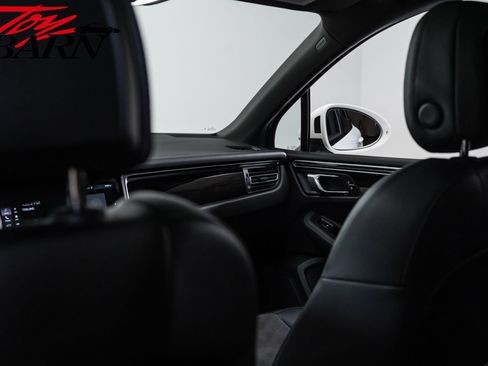 Used 2021 Porsche Macan AWD/4WD image 44