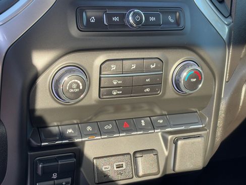 Used 2025 Chevrolet Silverado 1500 Custom image 26