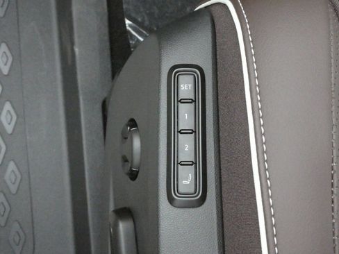 New 2025 Volkswagen ID. Buzz Pro S Plus image 11