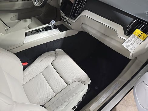 New 2026 Volvo XC60 T8 Ultra w/ Protection Package Premier image 22