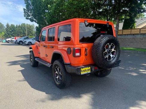 Used 2018 Jeep Wrangler Unlimited Sahara w/ Uconnect 4C Nav & Sound Group AWD/4WD image 3