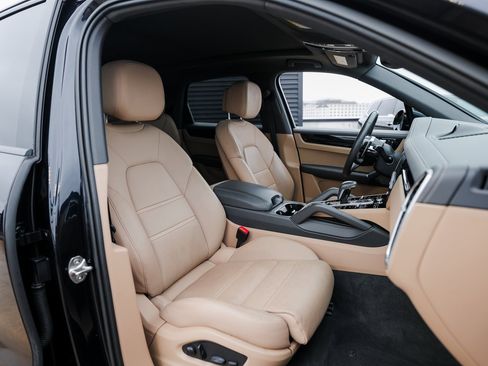 Certified 2022 Porsche Cayenne E-Hybrid image 29