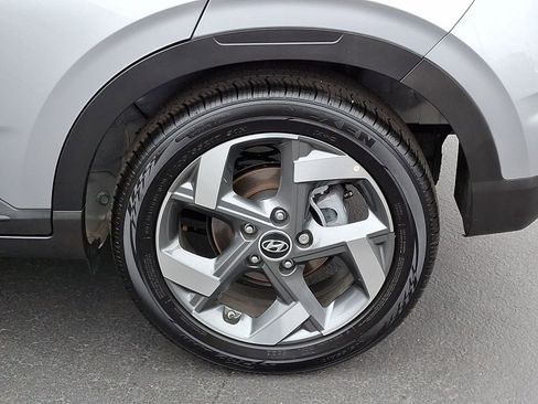 Certified 2025 Hyundai Venue SEL image 9