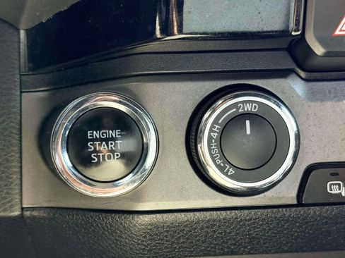 Used 2016 Toyota Tacoma TRD Off-Road AWD/4WD image 19