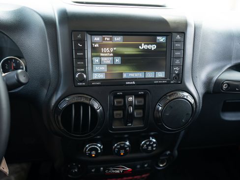 Used 2017 Jeep Wrangler Unlimited Rubicon AWD/4WD image 28
