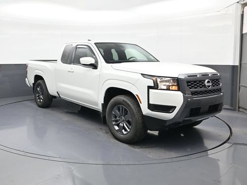 Used 2025 Nissan Frontier SV AWD/4WD image 1