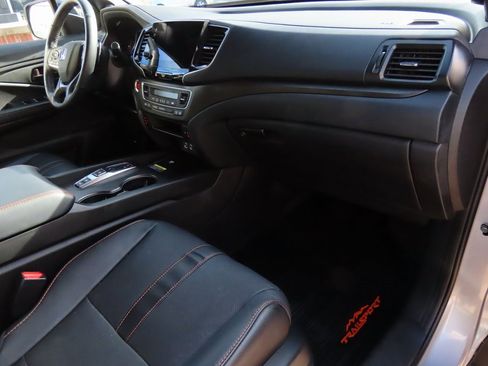Used 2024 Honda Passport TrailSport image 11