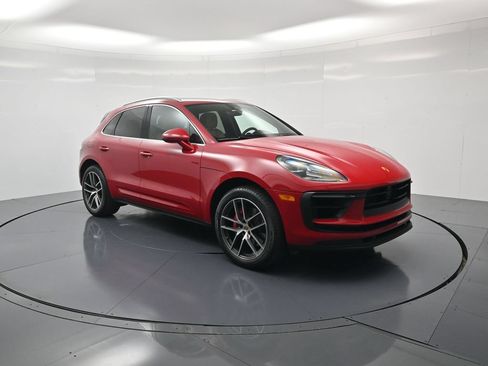 Certified 2023 Porsche Macan S AWD/4WD image 37