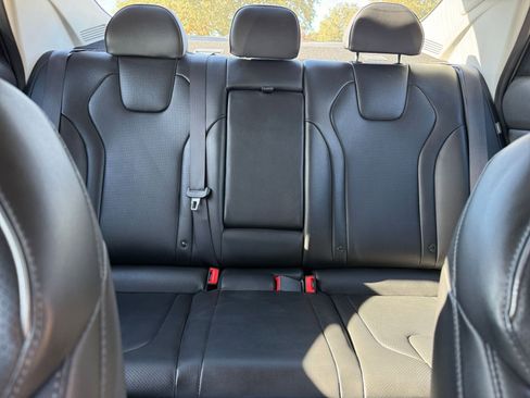 Used 2025 Hyundai Elantra Limited image 38