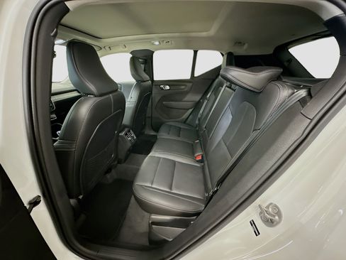 Used 2025 Volvo XC40 B5 Plus image 28