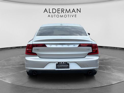 Used 2018 Volvo S90 T5 Momentum w/ Convenience Package FWD image 5