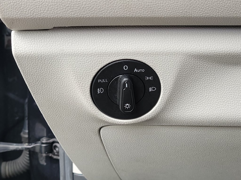 Used 2019 Volkswagen Jetta SEL Premium FWD image 30