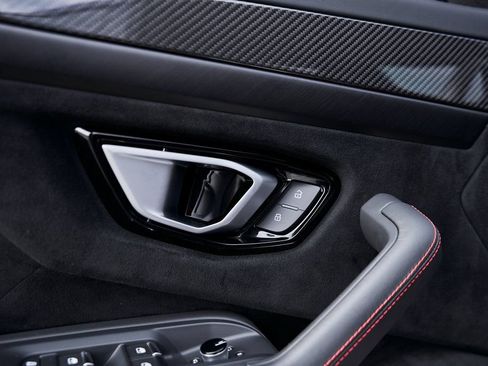 Used 2024 Lamborghini Urus Performante AWD/4WD image 41