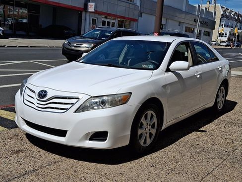 Used 2010 Toyota Camry XLE FWD image 3