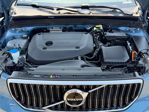 Certified 2024 Volvo XC40 B5 Plus w/ Protection Package Premier AWD/4WD image 42