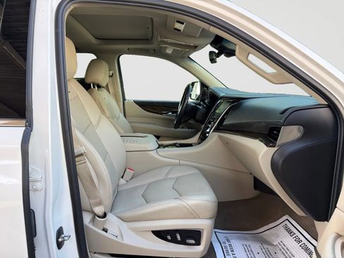 Used 2018 Cadillac Escalade Luxury AWD/4WD image 22