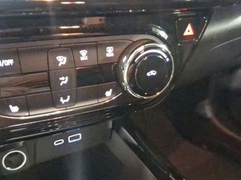 Used 2025 Chevrolet Trax RS w/ Driver Confidence Package image 31