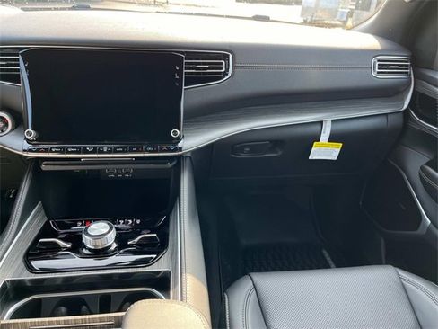 New 2024 Jeep Wagoneer Series III w/ Premium Group I image 13