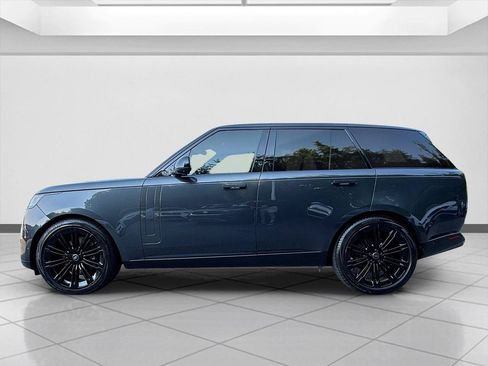Used 2023 Land Rover Range Rover SE AWD/4WD image 2