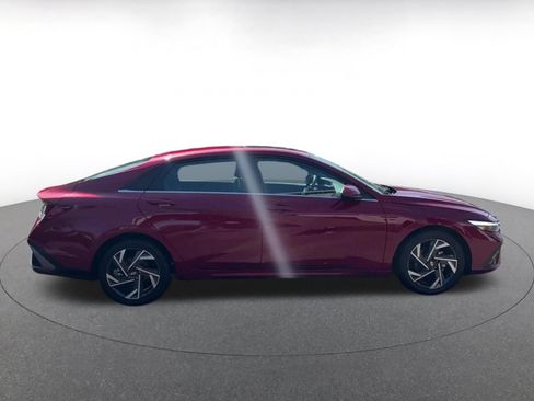 Used 2025 Hyundai Elantra SEL FWD image 16