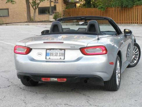 Used 2018 FIAT 124 Spider Classica w/ Technology & Siriusxm Group image 18