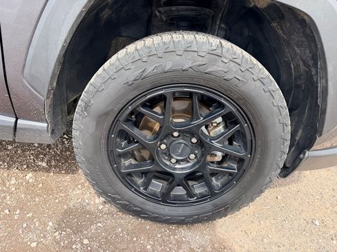 Used 2025 Toyota RAV4 XLE image 9