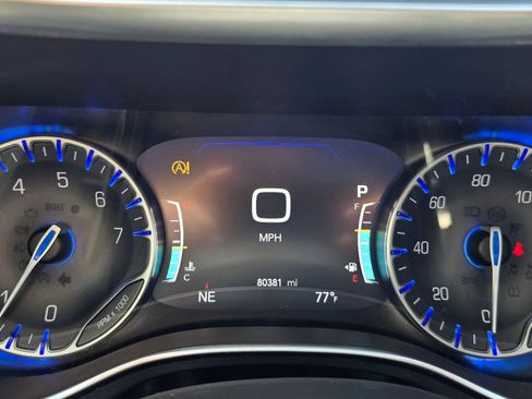 Used 2018 Chrysler Pacifica Limited FWD image 32