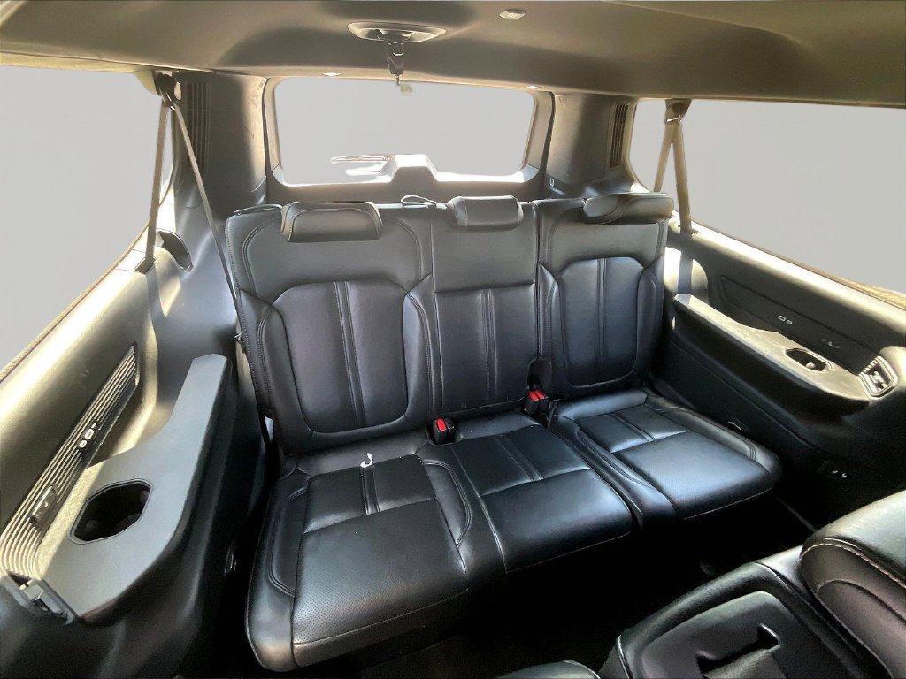 Used 2024 Jeep Wagoneer L Series III w/ Flexible Seating Group AWD/4WD image 29