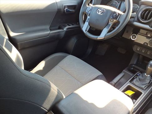 Used 2021 Toyota Tacoma TRD Sport image 16