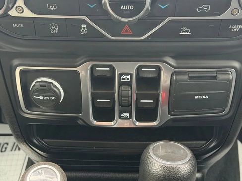 Used 2023 Jeep Wrangler Sahara image 25